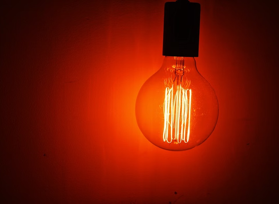 Свет частично отключат в четырех районах Волгограда 17 февраля